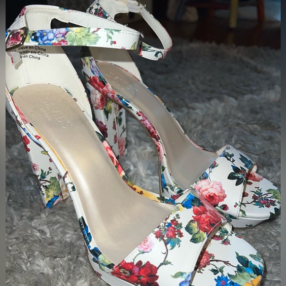 NEW!!! Flora 10M Platform Strappy Heels - Picture 2 of 7